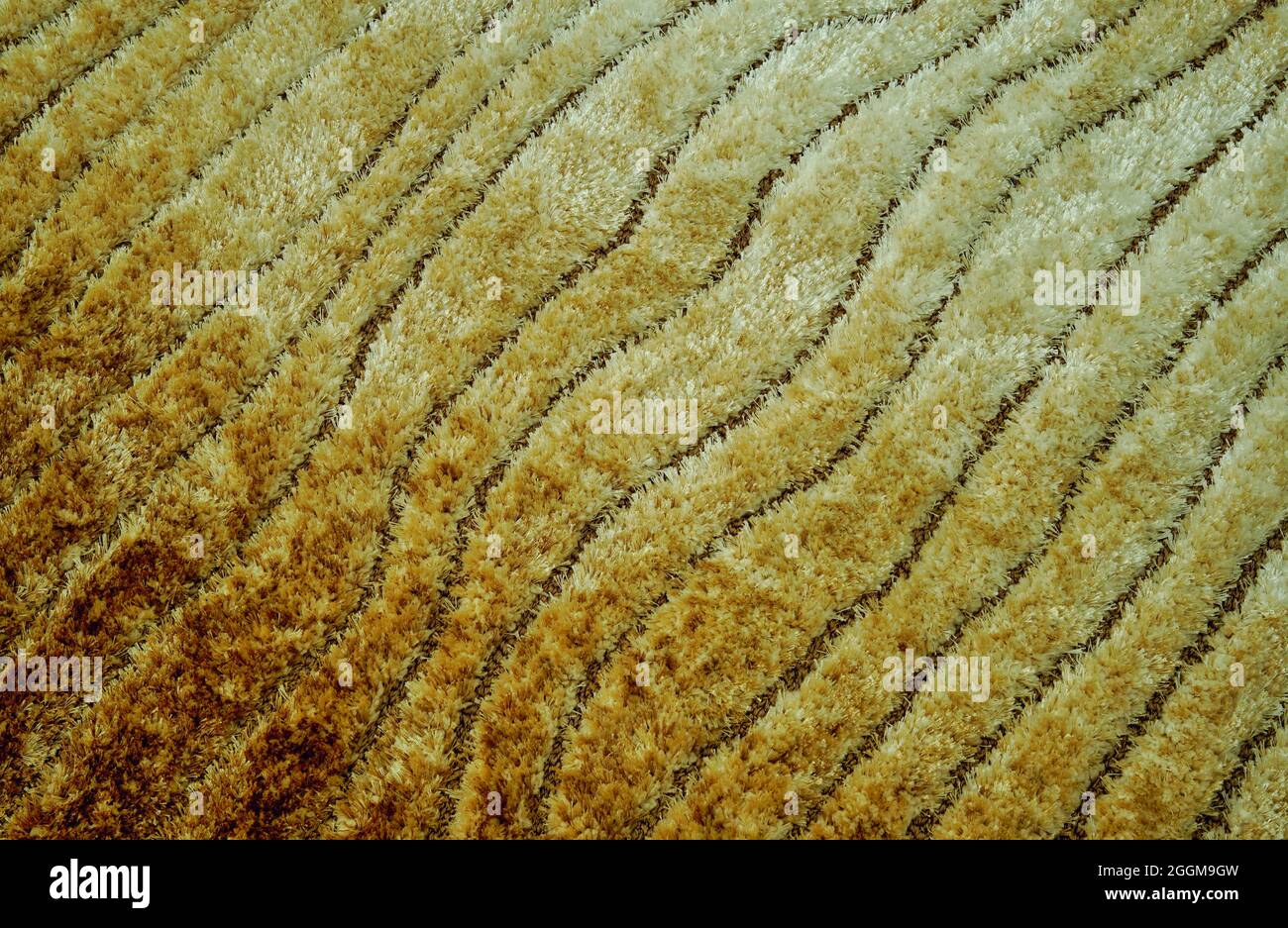 Teppich oder Teppich in Creme- und Goldtönen Stockfoto