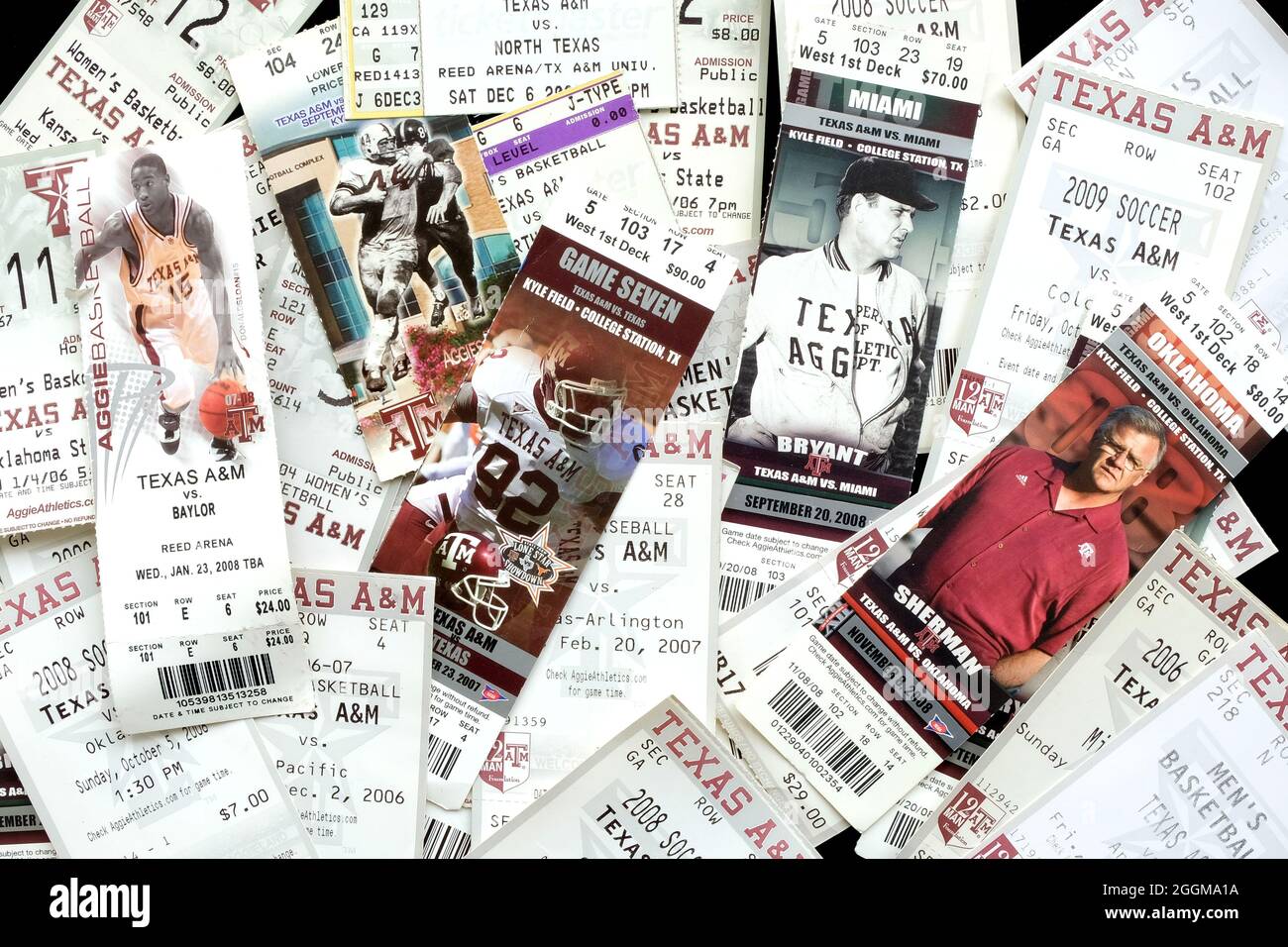 Sammlung verschiedener Ticketstubs von Sportveranstaltungen der Texas A&M University; Aggie Football, Basketball, Fußball, Baseballspiele; NCAA-Sport. Stockfoto