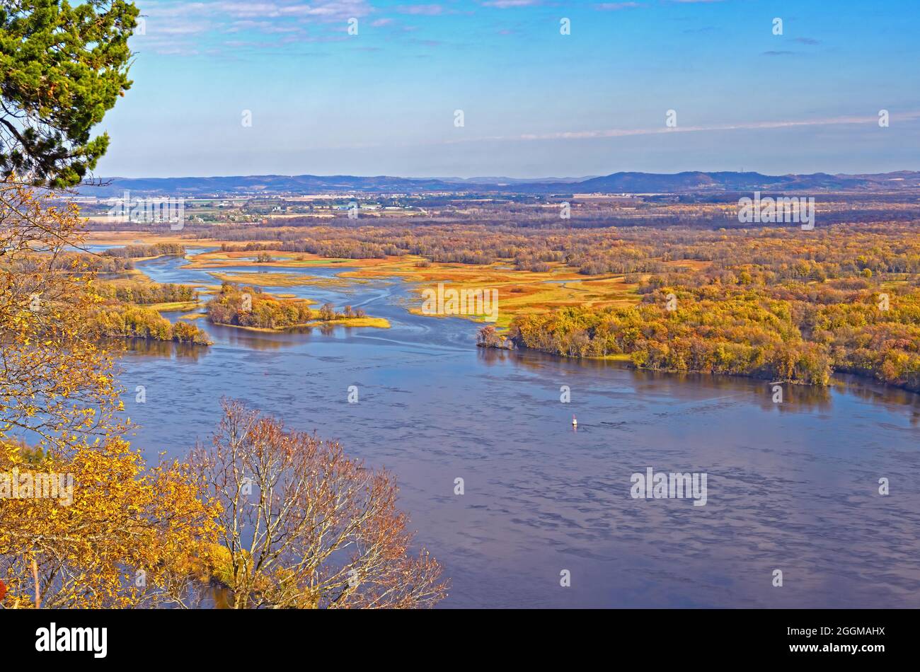 Der Upper Mississippi Bayou in Herbstfarben im Great River Bluffs State Park in Minnesota Stockfoto