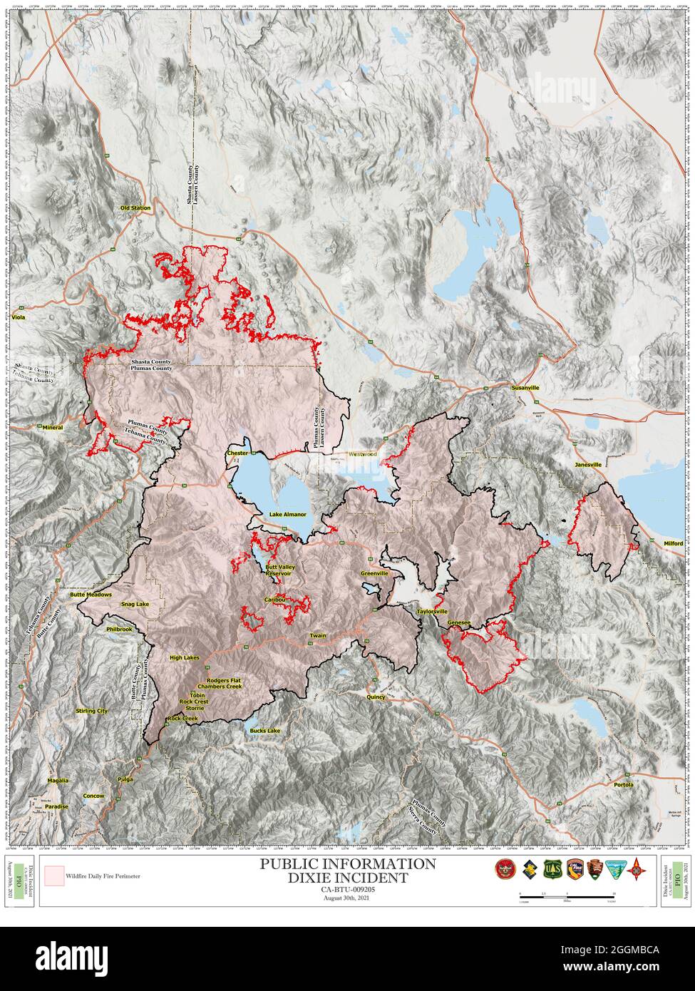 Das Dixie Fire ist ein Waldbrand, der Greenville, Kalifornien, bis Ende August 2021 in den kalifornischen Grafschaften Butte, Plumas und Tehama auf 844,082 Hektar niedergebrannt hat. Der Brand, der am 13. Juli 2021 begann, ist der größte aufgezeichnete Brandkomplex in der Geschichte Kaliforniens. Die Dürrebedingungen in Kalifornien haben die Feuersaison 2021 extrem gemacht. Stockfoto