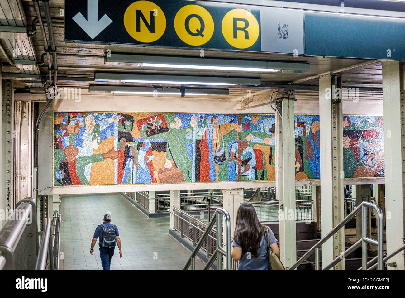 New York City, NY NYC Manhattan Midtown, 42nd Street Times Square U-Bahn, Station, MTA Art Glasmosaik, New York in Transit Jacob Lawrence Line N Q R, Stockfoto