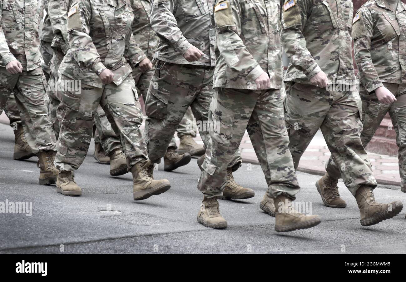 US-Soldaten. US-Armee. Militärische Streitkräfte der Vereinigten Staaten von Amerika. Soldaten marschieren auf der Parade. Veterans Day. Memorial Day. Stockfoto