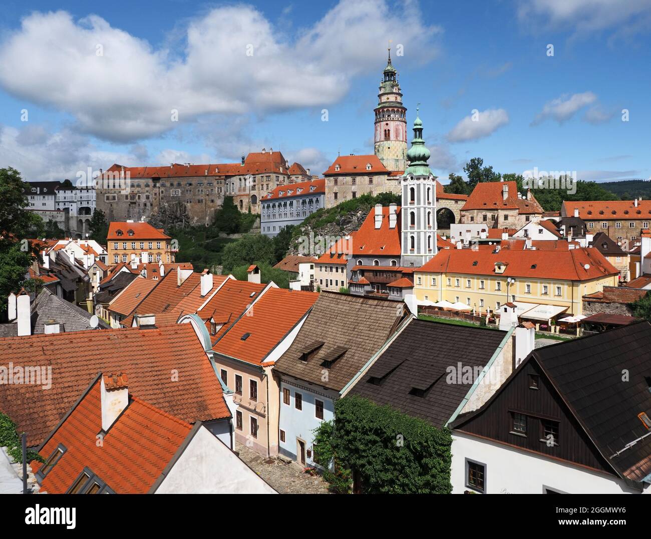 Blick auf Èeský Krumlov (Tschechische Krumlov, eine historische Stadt in Südböhmen an der Moldau, ein berühmtes UNESCO-Denkmal, Tschechische Republik Stockfoto