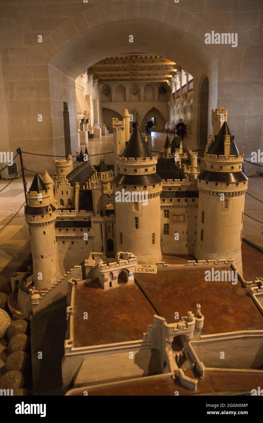 FRANKREICH. OISE (60) SCHLOSS VON PIERREFONDS (XV TH JAHRHUNDERT). IMPOSANTES SCHLOSS IN DER NÄHE VON COMPIEGNE Stockfoto