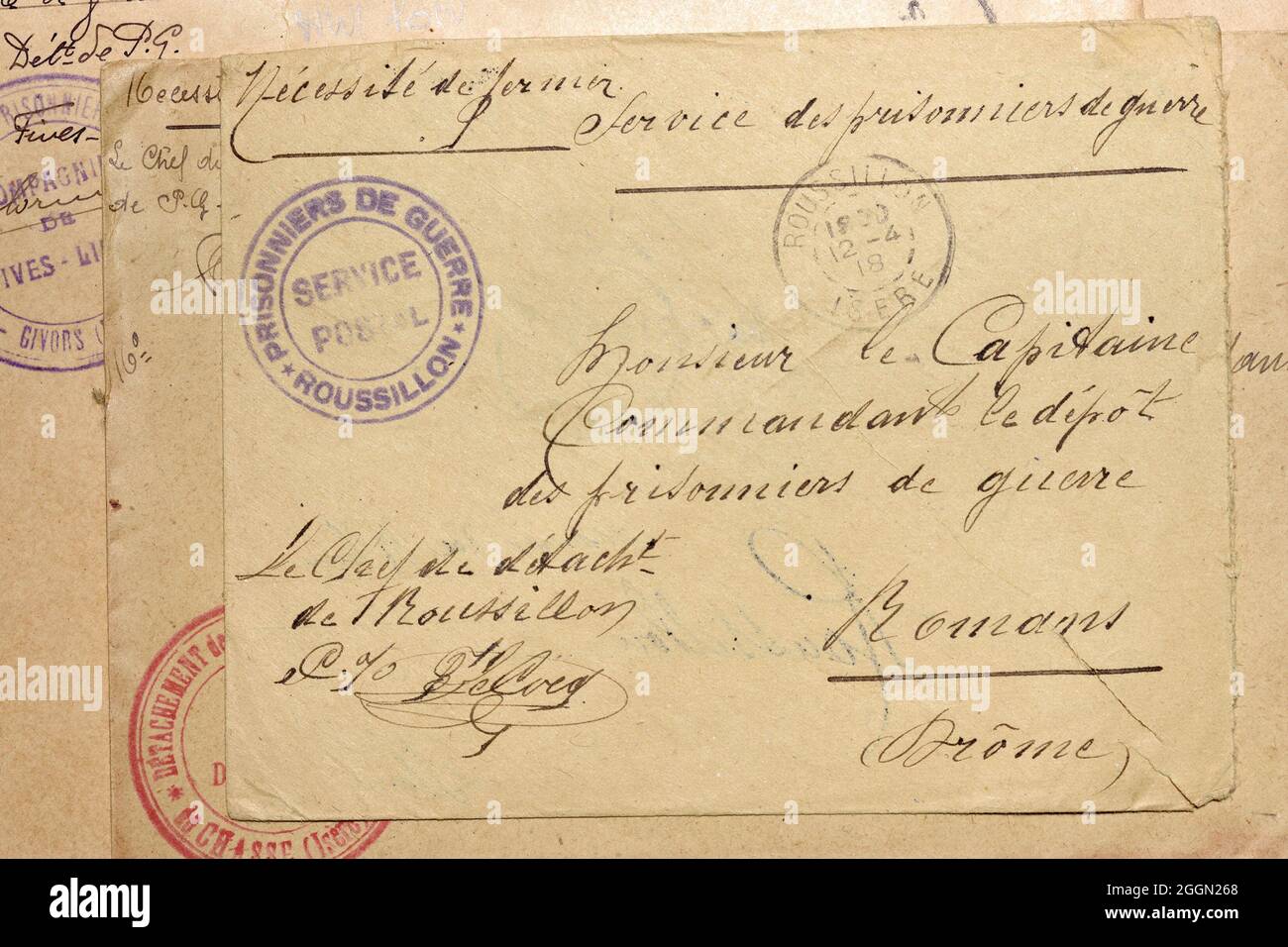 Briefumschläge mit offiziellen 'Service Prisonniers de Guerre'-Marken aus dem Ersten Weltkrieg für französische Kriegsgefangene Stockfoto