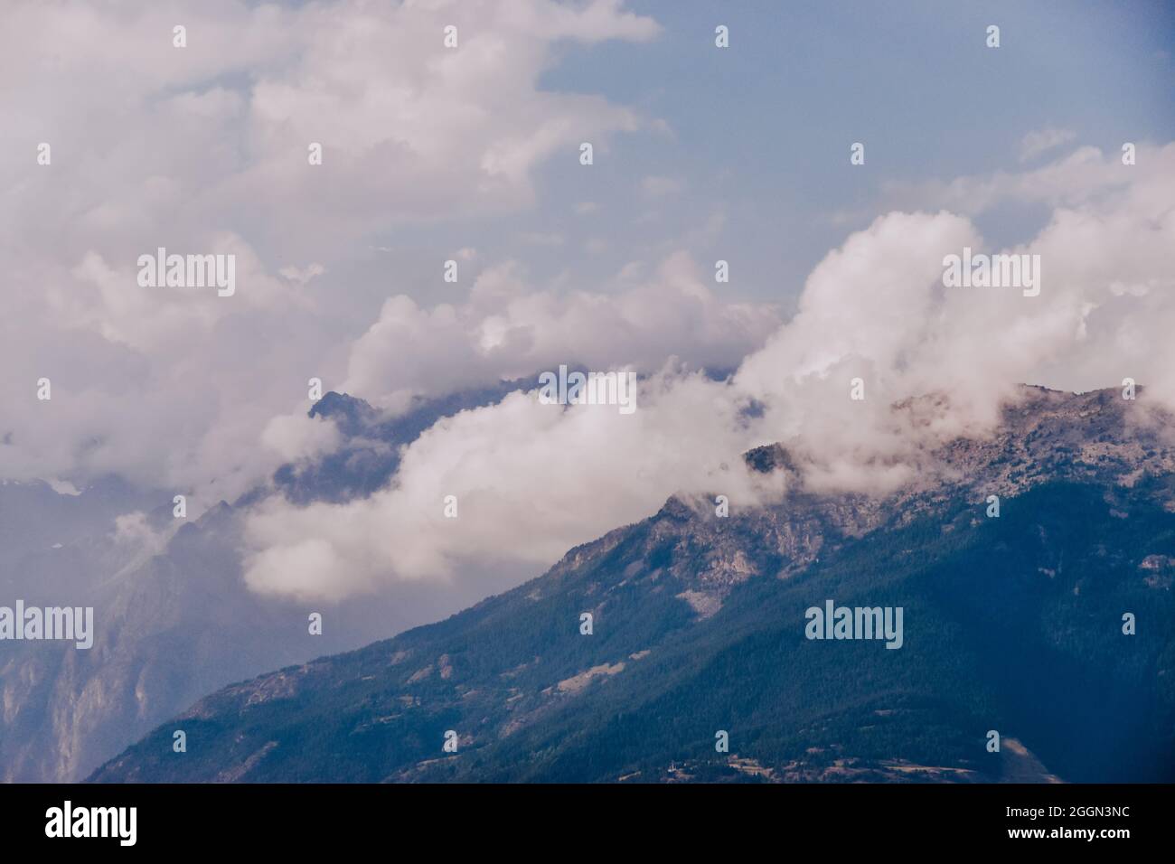 Beeindruckende Berglandschaft der Alpen, von Pila aus gesehen, Aosta, Italien Stockfoto
