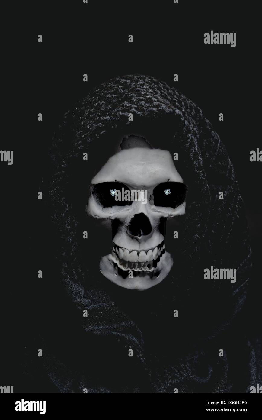Tod, Totenkopf in schwarzer Kapuze, Horror! Stockfoto
