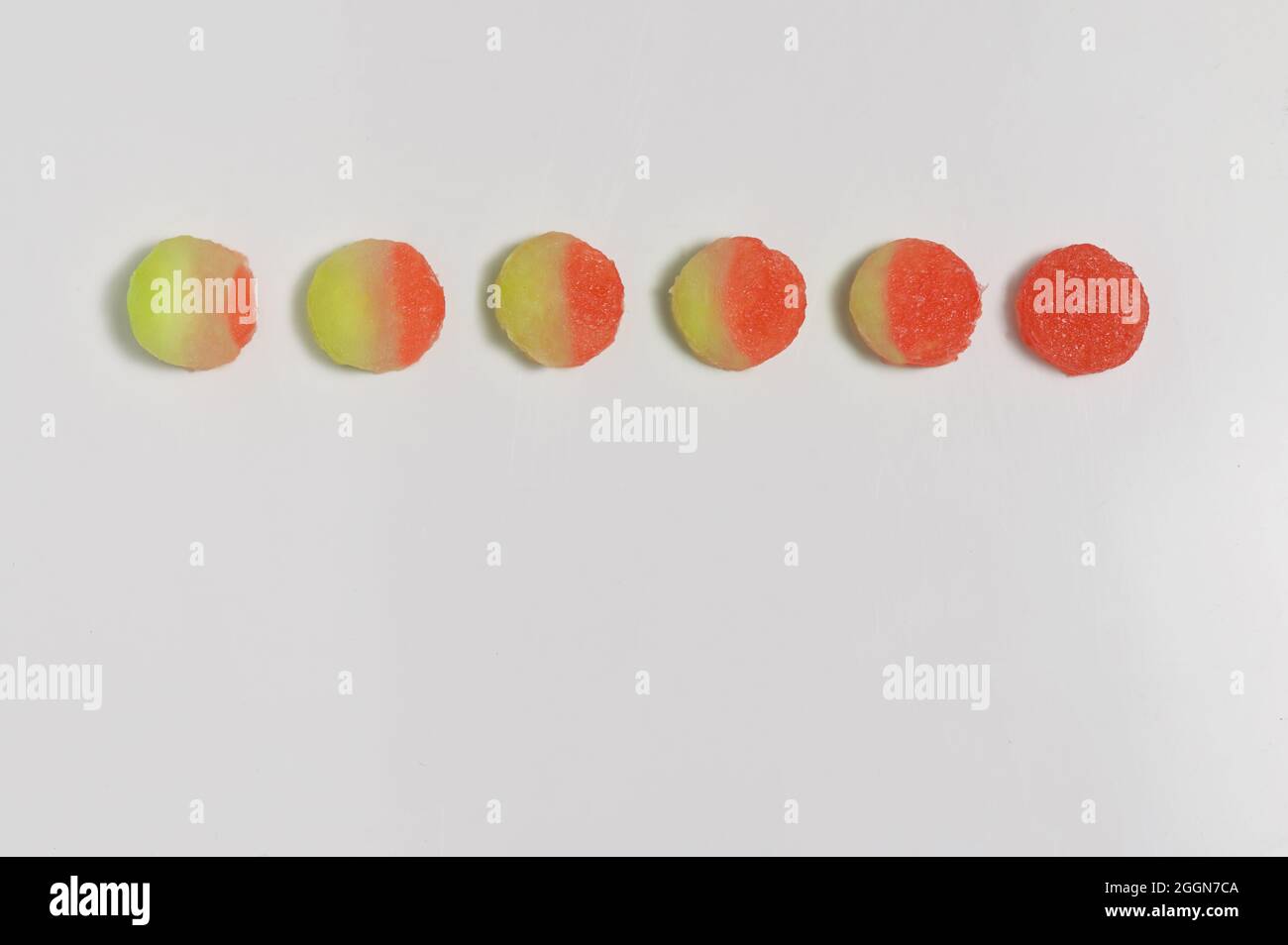 Abstrakte Mondphasen aus Wassermelonenscheiben Stockfoto