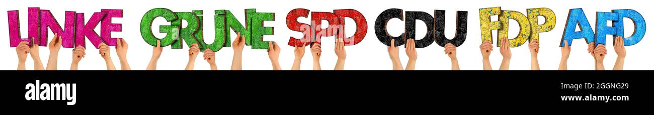 Hände mit bunten Buchstaben aller großen deutschen Parteien isoliert auf weißem Hintergrund. deutschland Politik bundestagswahl 2021 Konzept Hintergrund Stockfoto