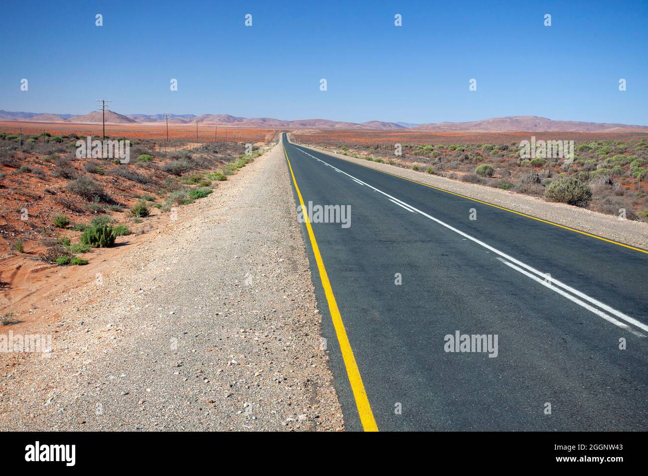 Offene Straße, Richtersveld R382 zwischen Port Nolloth und Steinkopf, Stockfoto