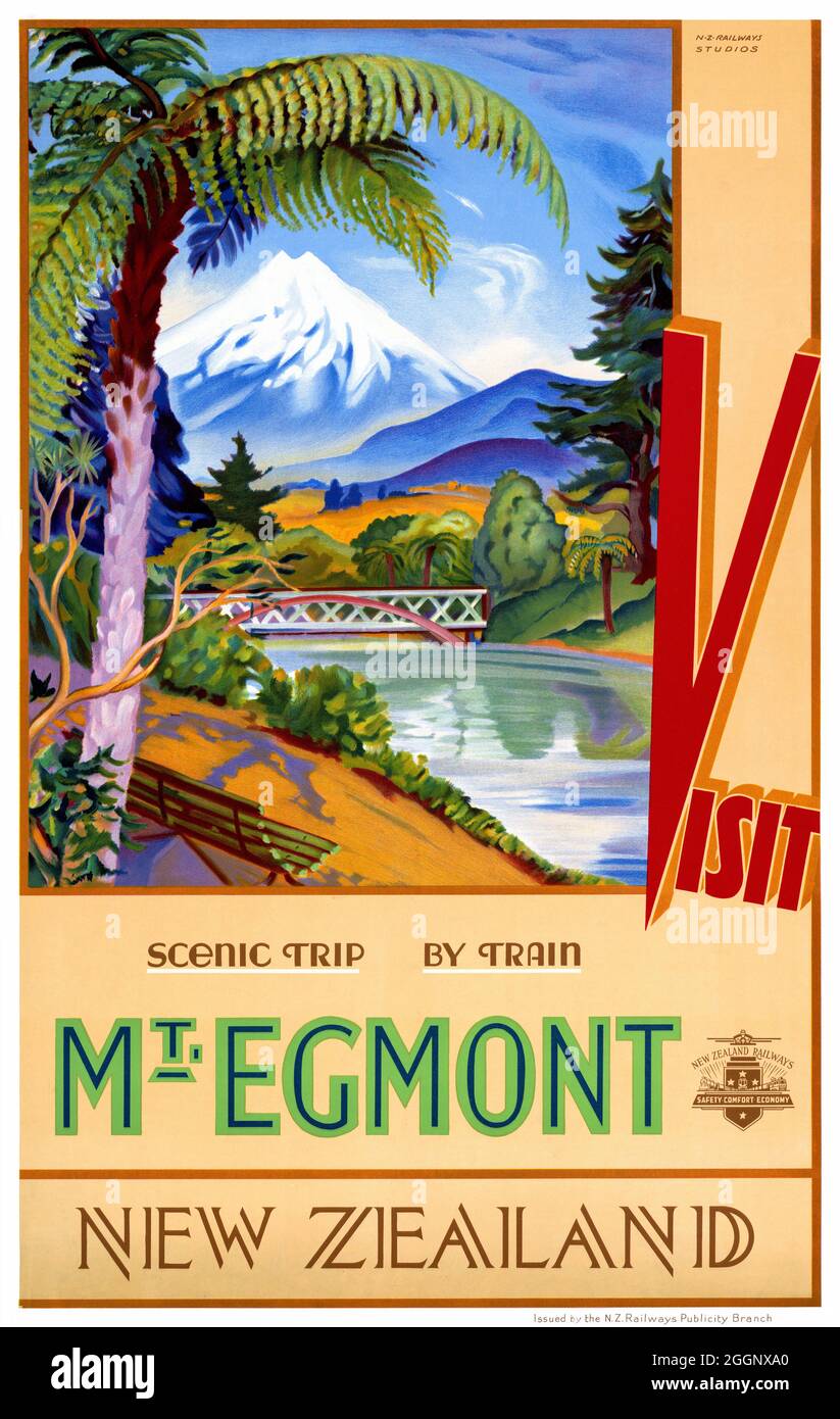 Besuchen Sie Mt. Egmont von John (Edward John Evelyn) Holmwood (1910-1987). Restauriertes Vintage-Poster, das 1938 in Neuseeland veröffentlicht wurde. Stockfoto