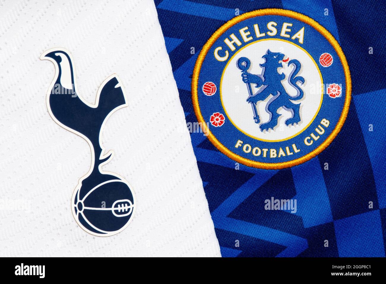 Nahaufnahme des Tottenham Hotspur & Chelsea Club Crest. Stockfoto