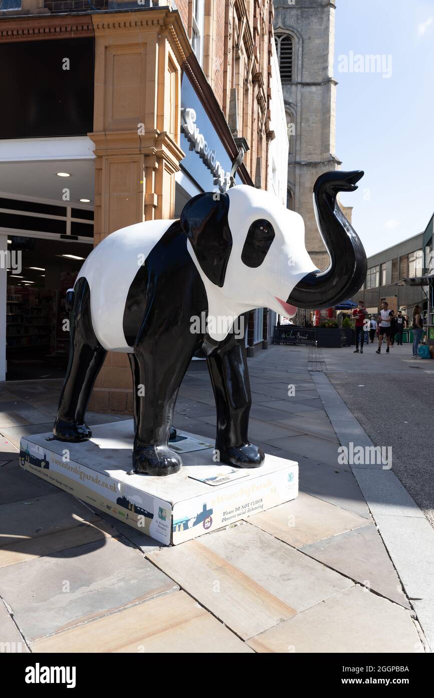 Panda von Steve Johnson; Worcester's Big Parade; Sommer 2021; Worcestershire; England. Stockfoto