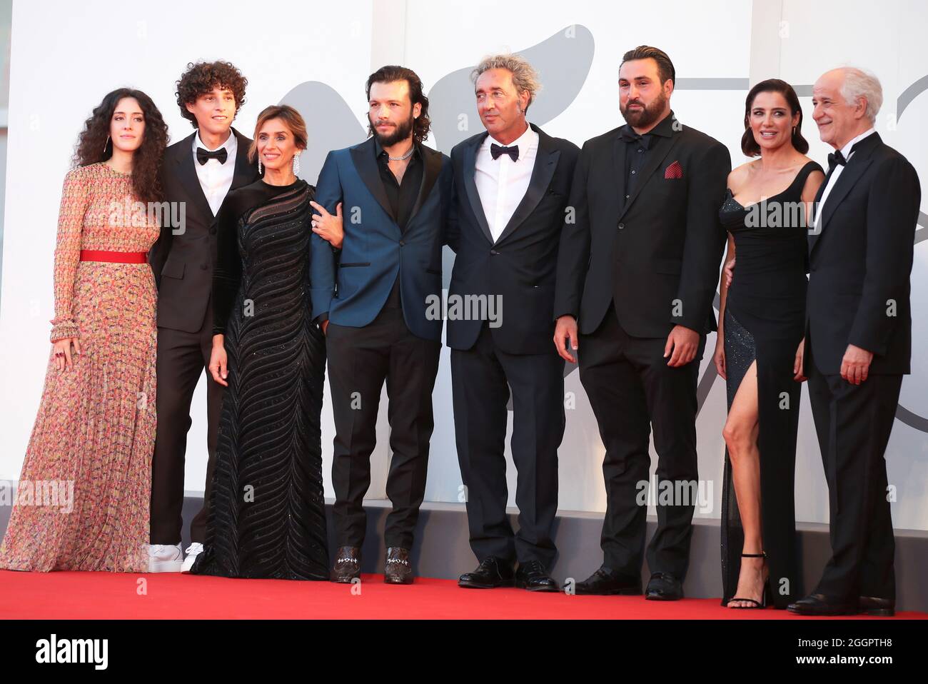 Das 78 Filmfestival Von Venedig Vorfuhrung Des Films Die Hand Gottes Im Wettbewerb Ankunft Des Roten Teppichs Venedig Italien 2 September 2021 Schauspieler Teresa Saponangelo Sofya Gershevich Filippo Scotti