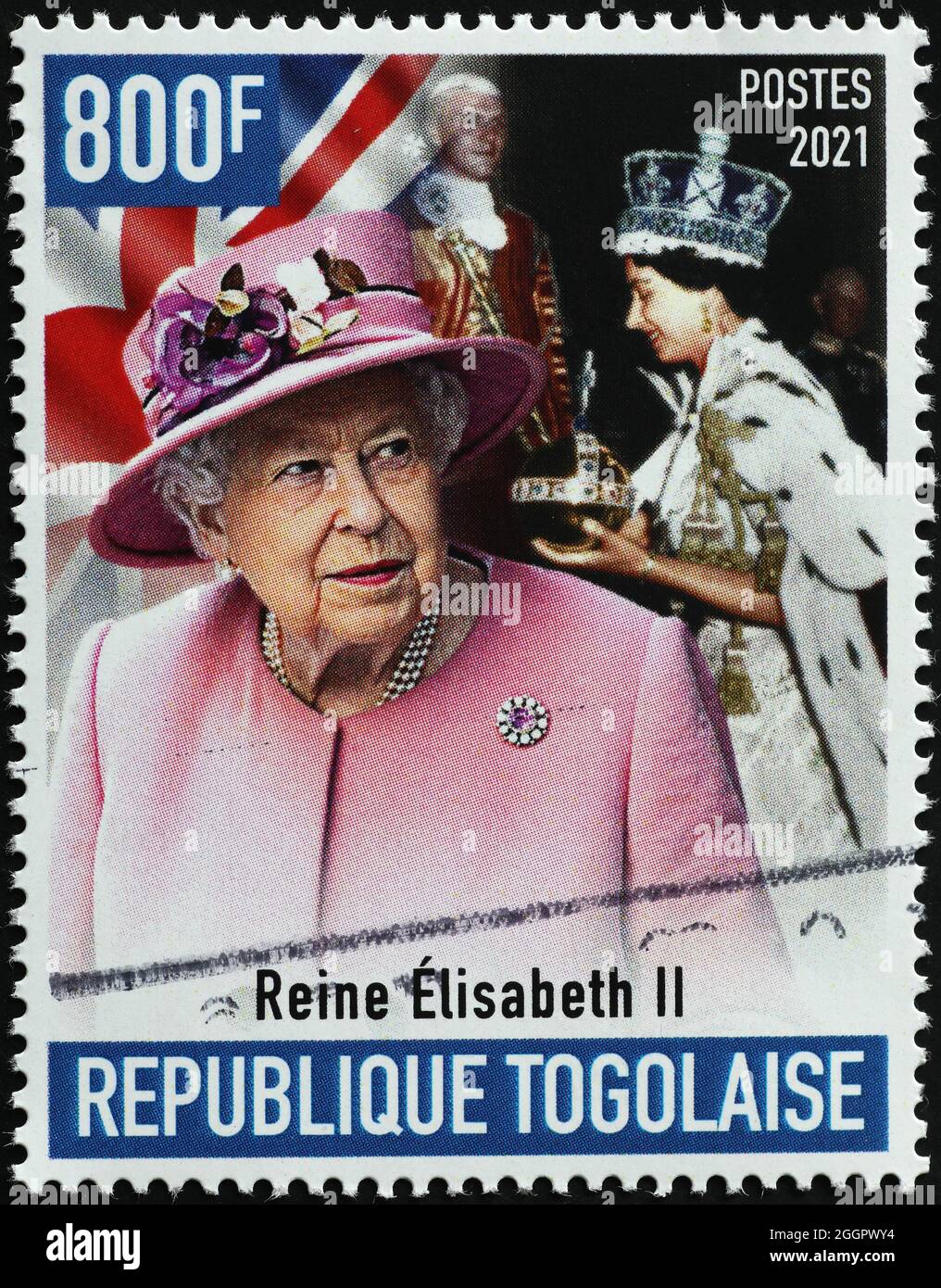 Königin Elisabeth II. Bei ihrer Krönung und heute auf Briefmarke Stockfoto