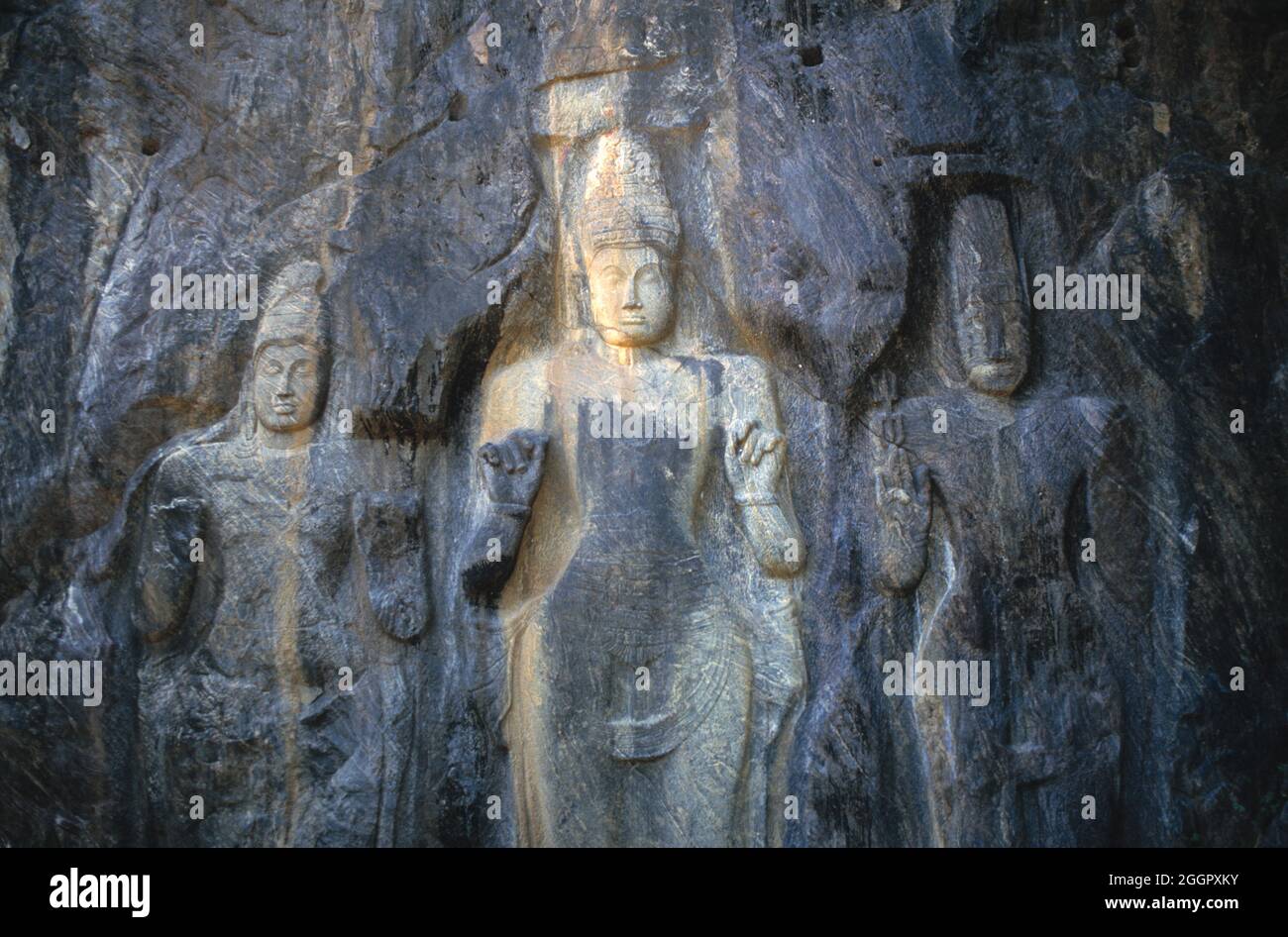 Sri Lanka. Ella. Dhowa Rock Tempel. Geschnitzte Felsrelieffiguren. Stockfoto