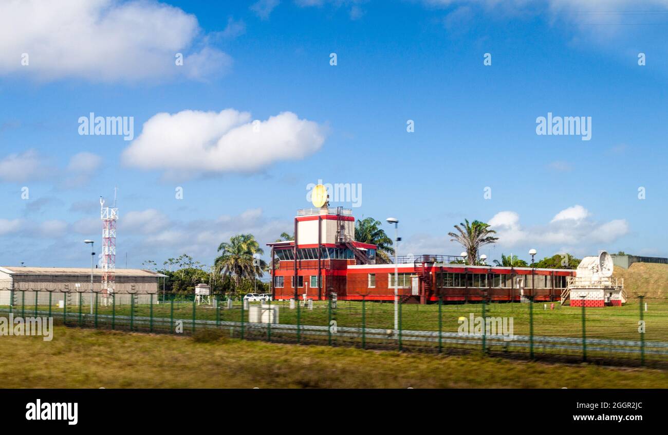 Tracking- und Wetterstation im Centre Spatial Guyanais (Guayana Space Center) in Kourou, Französisch-Guayana Stockfoto