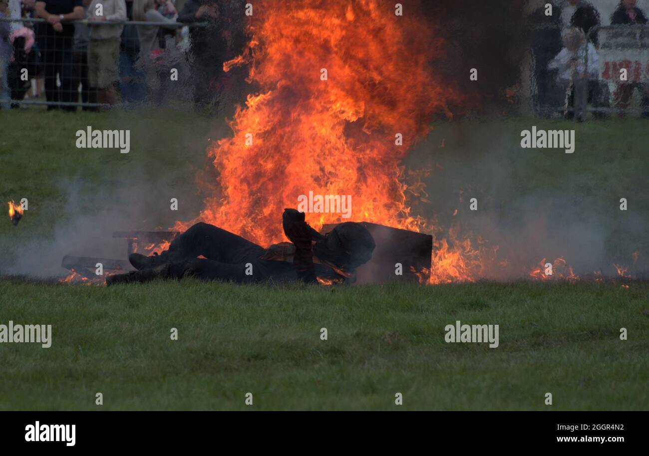 Stannage Stunt Team auf der „The Heshire Game and Country Fair“ wird es heiß und heiß Stockfoto