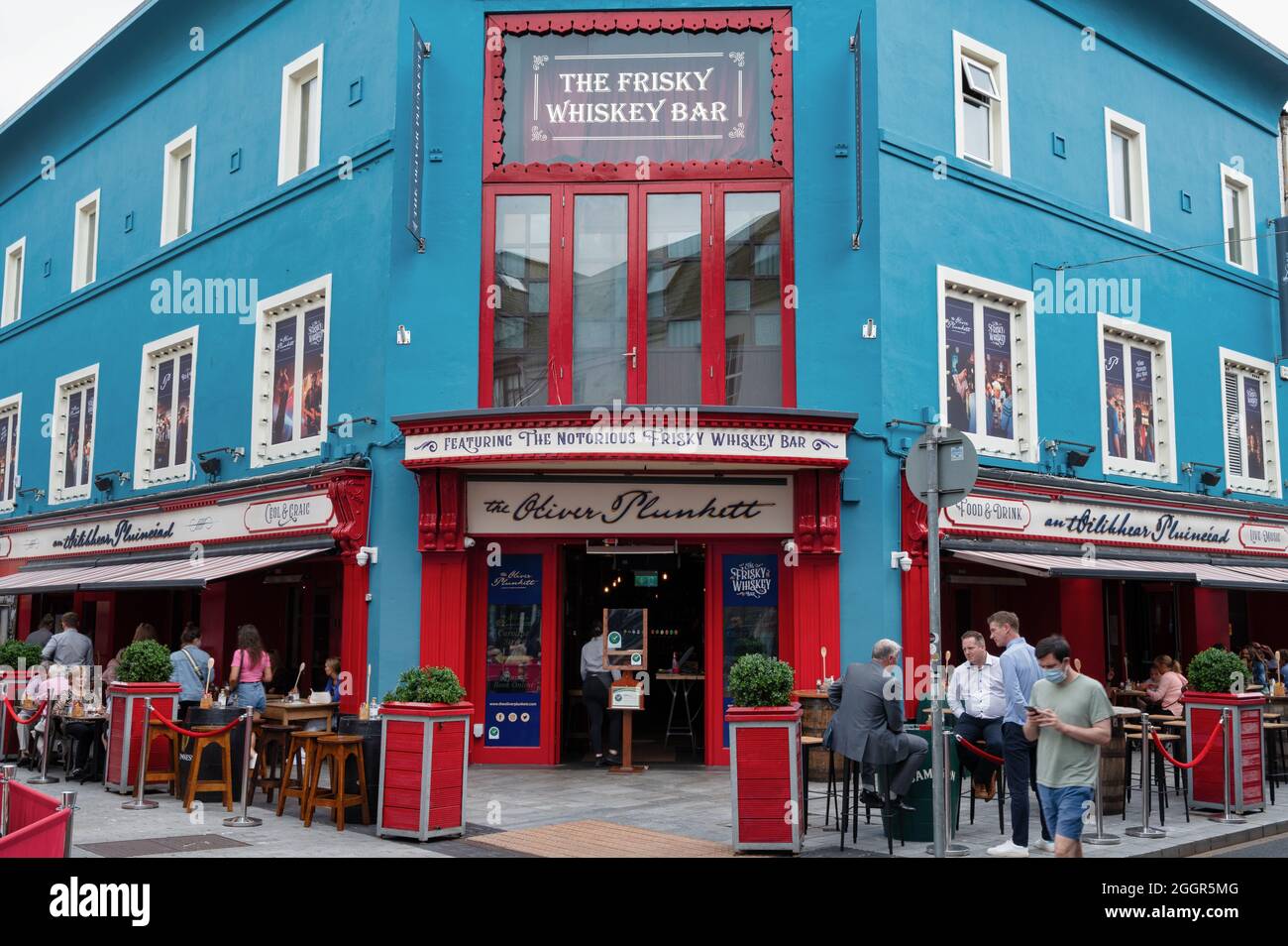 Cork, Irland - 14. Juli 2021: Die Vorderseite des Restaurants Oliver Plunkett in Cork Stockfoto