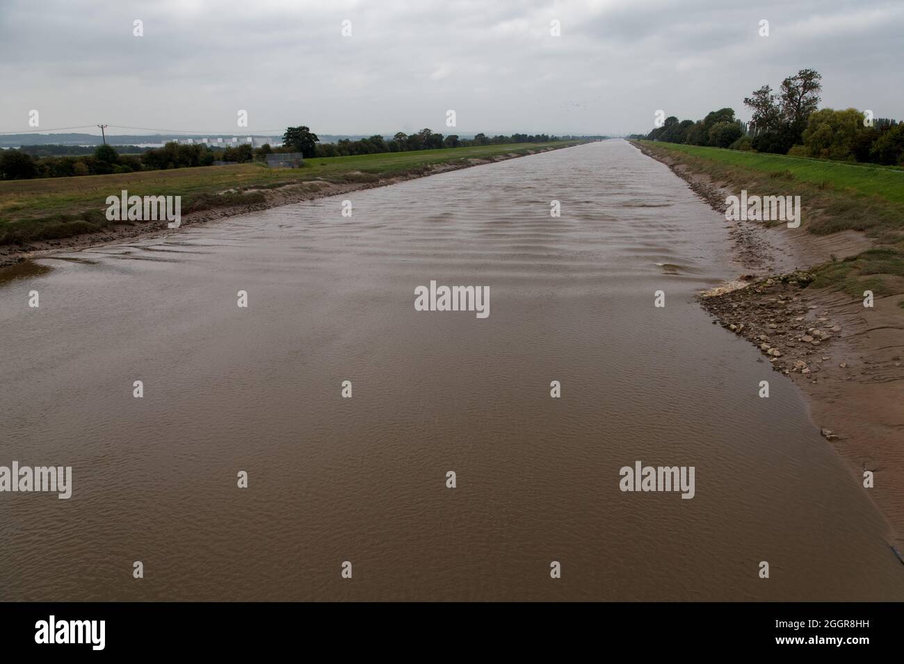 Tne Dee Tidal Bore im New Cut Kanal zwischen Queensferry und Saltney Ferry Stockfoto