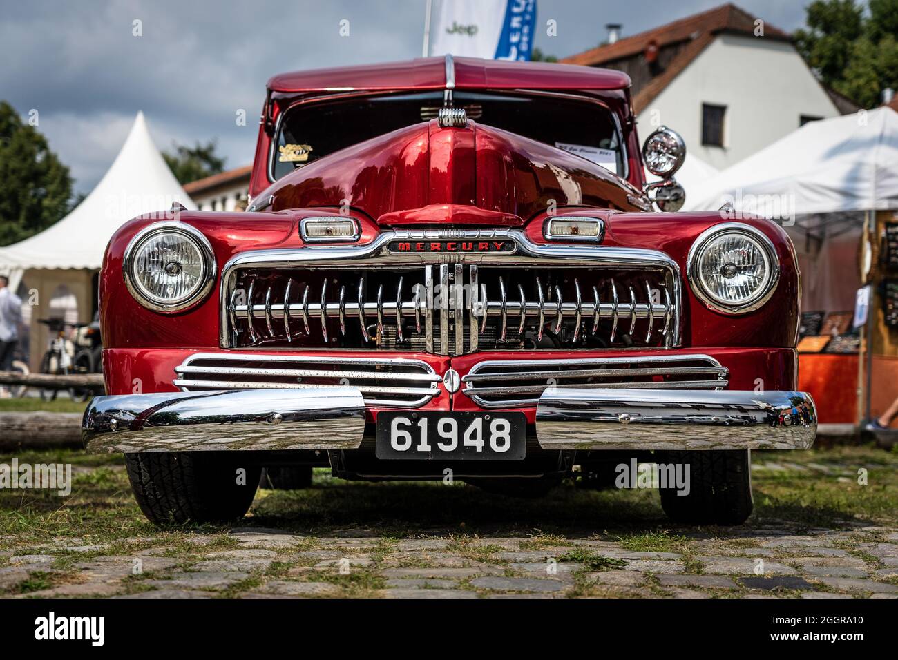 DIEDERSDORF, DEUTSCHLAND - 21. AUGUST 2021: Die Luxusklasse Mercury Town Sedan (Serie 69M), 1948. Die Ausstellung von 'US Car Classics'. Stockfoto