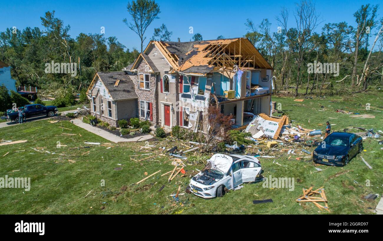 Mullica Hill, New Jersey, USA. September 2021. Mehrere Häuser in Mullica Hill, New Jersey, wurden am Mittwoch zerstört oder schwer beschädigt, da Idas Überreste große Überschwemmungen verursachten und mehrere Tornados in Pennsylvania und New Jersey hervorgebracht haben. (Bild: © Jim z. Rider/ZUMA Press Wire) Bild: ZUMA Press, Inc./Alamy Live News Stockfoto