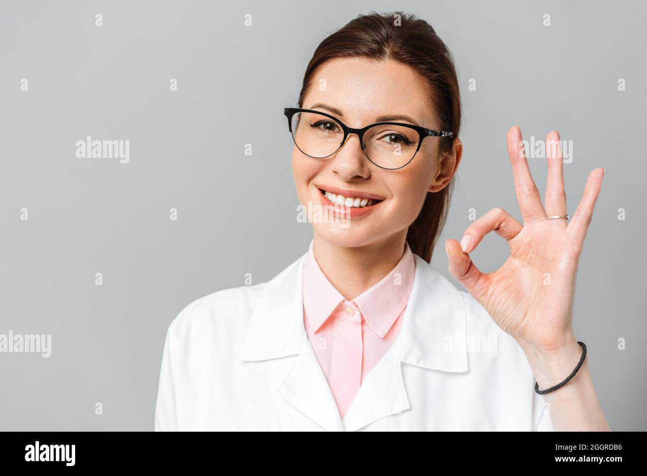 Porträt eines glücklichen Arztes Zahnarzt. Schönes weibliches Lächeln. Zahnmedizin Konzept Stockfoto