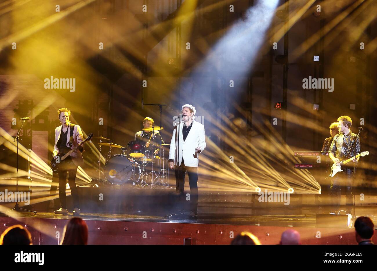 Hamburg, Deutschland. September 2021. Die britische Band Duran Duran auf der Bühne während der Verleihung des Deutschen Radiopreises. Der Preis des Deutschen Rundfunks wird in zehn Kategorien vergeben. Es ist nicht ausgestattet. Quelle: Christian Charisius/dpa Pool/dpa/Alamy Live News Stockfoto