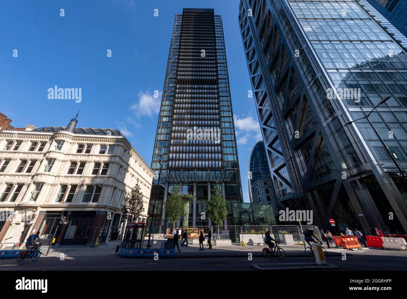 02/09/2021. London, Großbritannien. Foto von Ray Tang. Gäste nehmen an der Eröffnung des neuen luxuriösen Pan Pacific Hotels im Herzen der City of London Teil. Dieses Hotel gehört zur PAN PACIFIC Hotels-Gruppe in Singapur und ist das erste europäische Hotel. Das Hotel befindet sich in One Bishopsgate Plaza und verfügt über 237 Gästezimmer, darunter 42 Suiten und eine charakteristische Pan Pacific Suite; fünf Bars und Restaurants, darunter ein ganztägig geöffnetes Straits Kitchen Restaurant; Eine spezielle Wohlbefindenetage mit einem 18.5 Meter langen, unendlichen Pool und einer Cocktailbar im Devonshire House, die von Tom Dixon entworfen wurde. Stockfoto