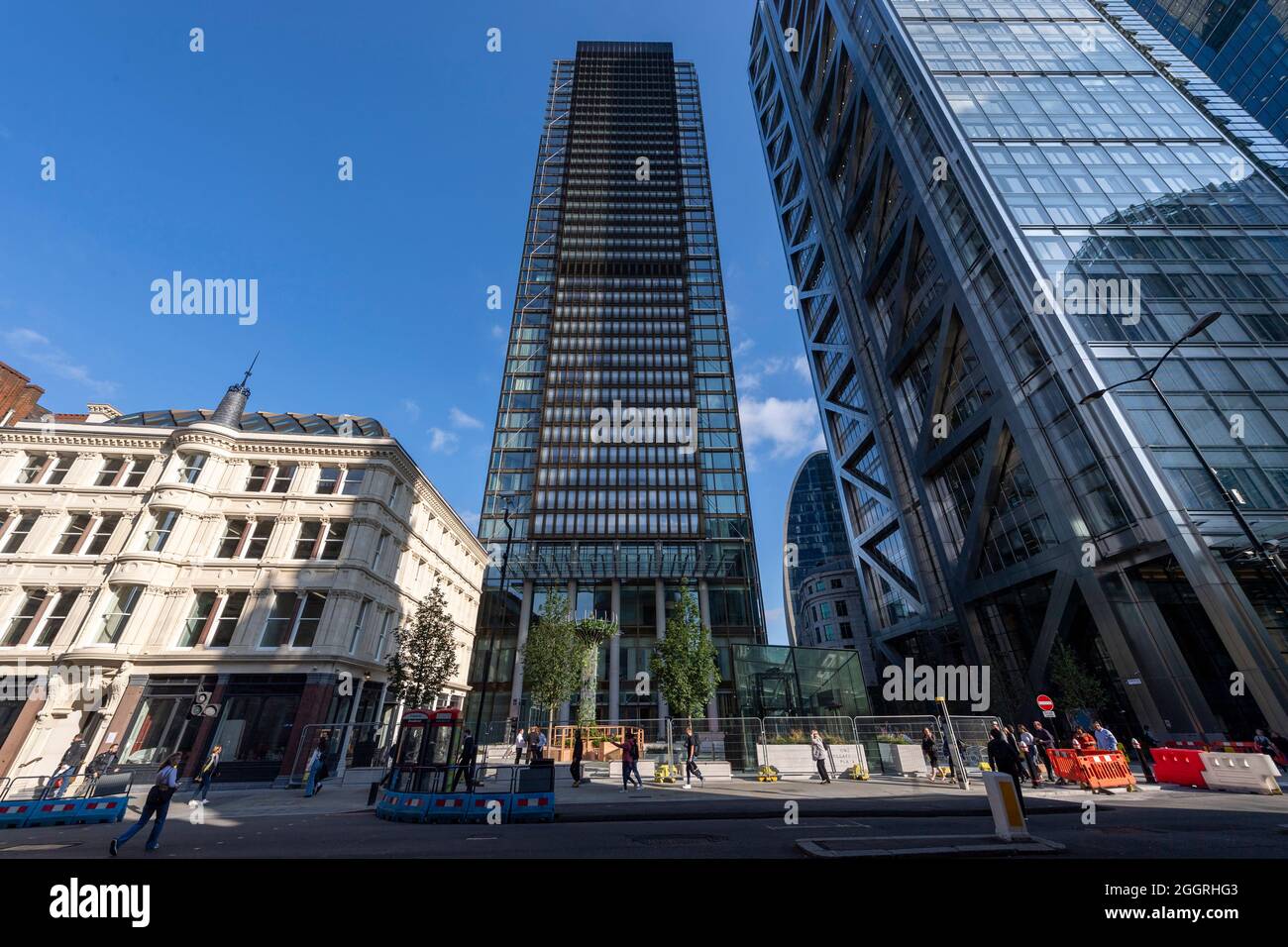 0209/2021. London, Großbritannien. Foto von Ray Tang. Gäste nehmen an der Eröffnung des neuen luxuriösen Pan Pacific Hotels im Herzen der City of London Teil. Dieses Hotel gehört zur PAN PACIFIC Hotels-Gruppe in Singapur und ist das erste europäische Hotel. Das Hotel befindet sich in One Bishopsgate Plaza und verfügt über 237 Gästezimmer, darunter 42 Suiten und eine charakteristische Pan Pacific Suite; fünf Bars und Restaurants, darunter ein ganztägig geöffnetes Straits Kitchen Restaurant; Eine spezielle Wohlbefindenetage mit einem 18.5 Meter langen, unendlichen Pool und einer Cocktailbar im Devonshire House, die von Tom Dixon entworfen wurde. Foto von Ray Tang. Stockfoto