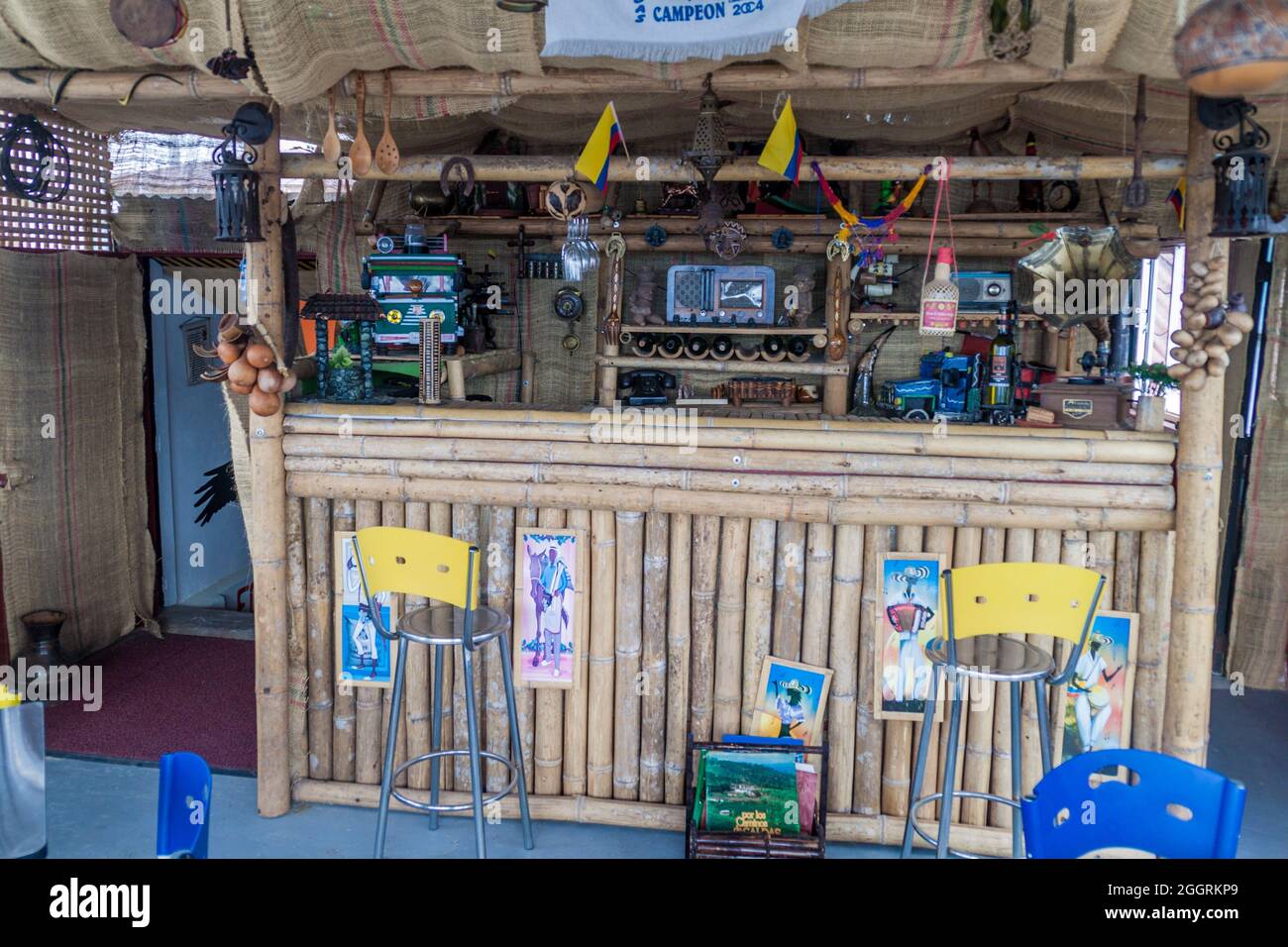 MANIZALES, KOLUMBIEN - 5. SEPTEMBER 2015: Blick auf die Bar im Mirador Andino Hostel. Stockfoto