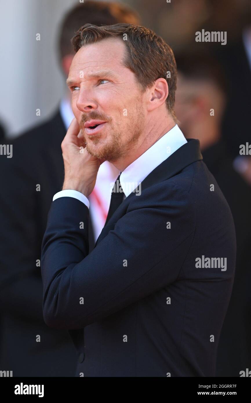 Venedig, Italien. September 2021. Der englische Schauspieler Benedict Cumberbatch nimmt am 3. September 2021 an der Vorführung von „The Power of the Dog“ während des 78. Internationalen Filmfestivals in Venedig, Italien, Teil. Foto von Paul Treadway/ Credit: UPI/Alamy Live News Stockfoto