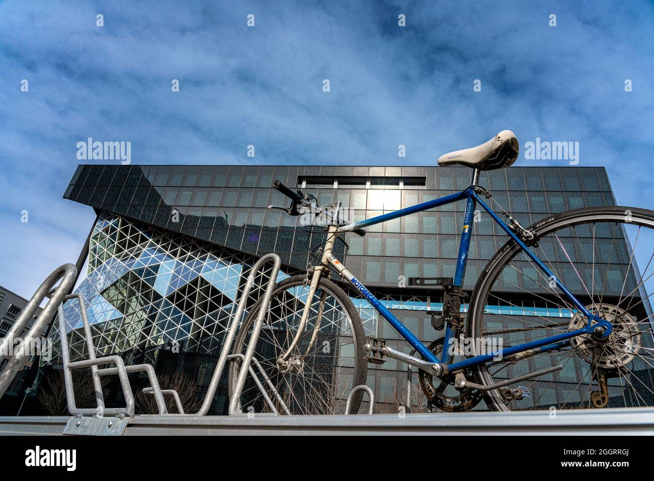 Parkmöglichkeiten Für Fahrräder In Berlin Stockfoto
