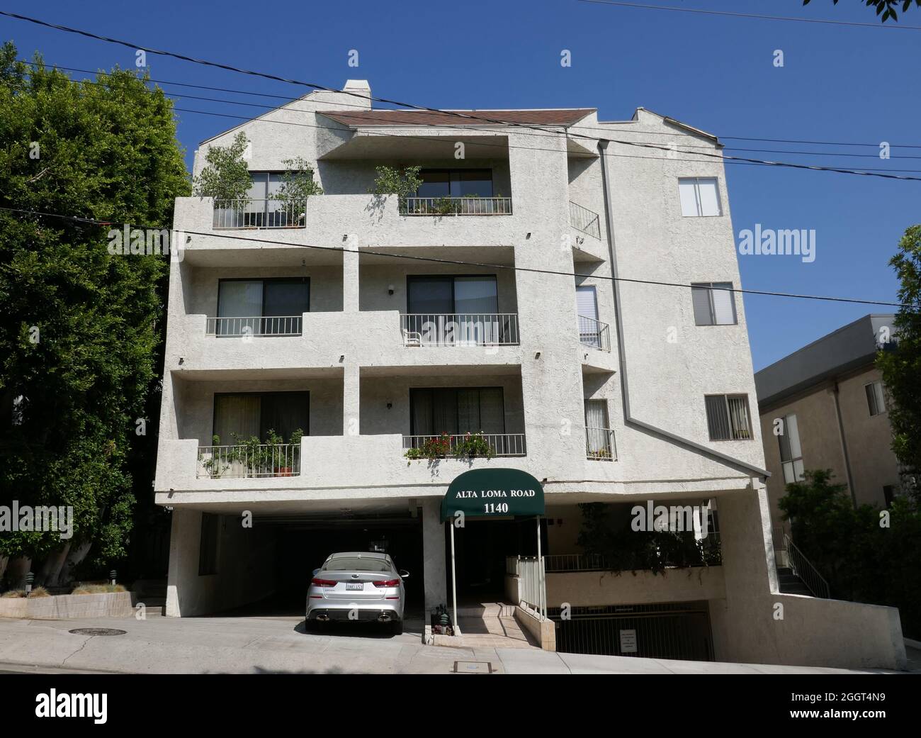 West Hollywood, Kalifornien, USA 2. September 2021 Eine allgemeine Sicht auf die Atmosphäre des ehemaligen Heims/Wohnsitzes der Schauspielerin Estelle Getty in der 1140 Alta Loma Road am 2. September 2021 in West Hollywood, Kalifornien, USA. Foto von Barry King/Alamy Stockfoto Stockfoto