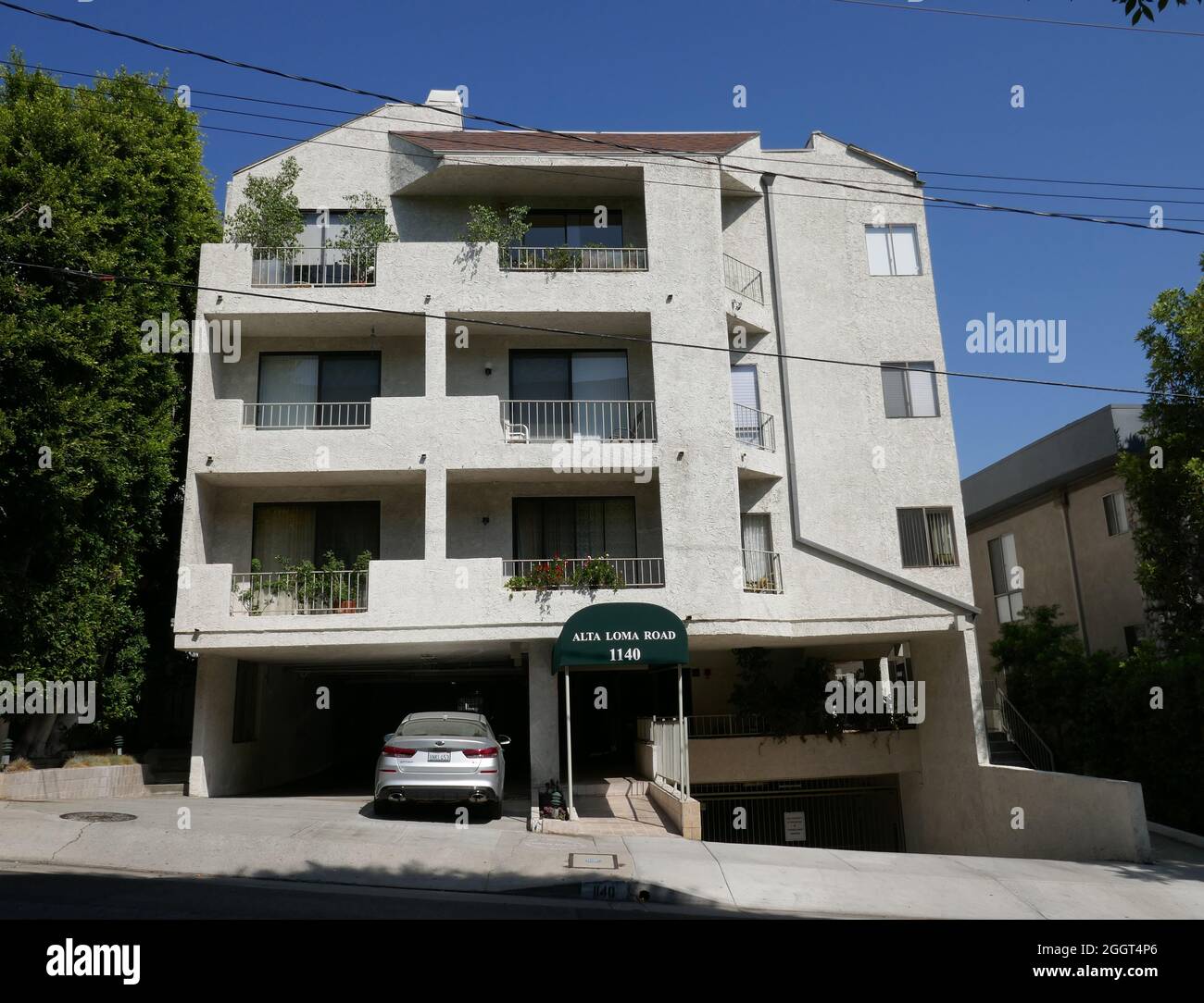 West Hollywood, Kalifornien, USA 2. September 2021 Eine allgemeine Sicht auf die Atmosphäre des ehemaligen Heims/Wohnsitzes der Schauspielerin Estelle Getty in der 1140 Alta Loma Road am 2. September 2021 in West Hollywood, Kalifornien, USA. Foto von Barry King/Alamy Stockfoto Stockfoto