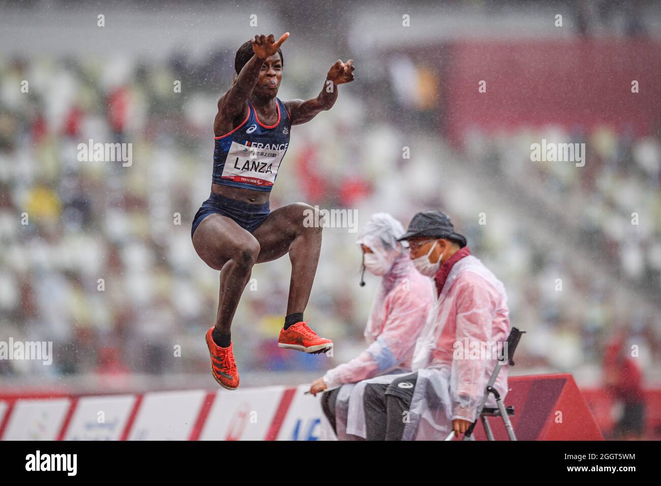 TOKIO, JAPAN. September 2021. Angelina Lanza aus Frankreich tritt am Freitag, den 03. September 2021 in TOKIO, JAPAN, im WomenÕs Long Jump - T47 bei den Paralympischen Spielen von Tokio 2020 im Olympiastadion an. Kredit: Taka G Wu/Alamy Live Nachrichten Stockfoto