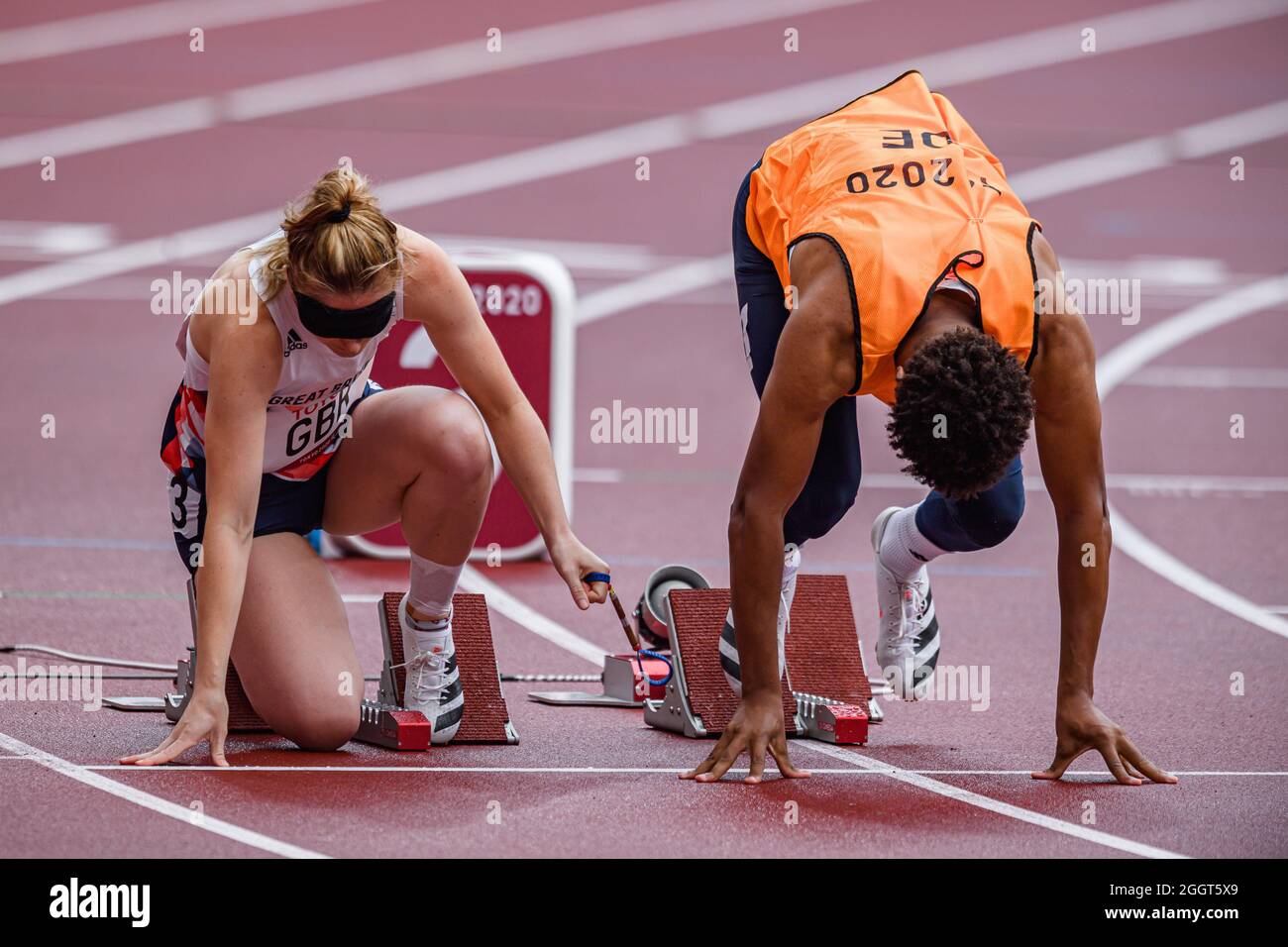 TOKIO, JAPAN. September 2021. CLEGG Libby aus Großbritannien tritt am Freitag, den 03. September 2021 in TOKIO, JAPAN, im Universal 4x4 bei den Paralympischen Spielen von Tokio 2020 im Olympiastadion an. Kredit: Taka G Wu/Alamy Live Nachrichten Stockfoto
