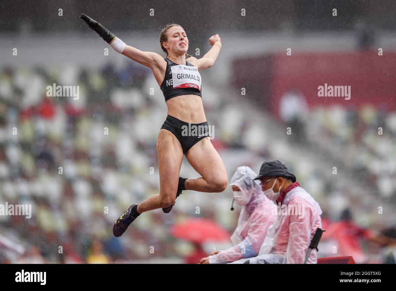 TOKIO, JAPAN. September 2021. Anna Grimaldi aus Neuseeland nimmt am Freitag, 03. September 2021, in TOKIO, JAPAN, im WomenÕs Long Jump - T47 an den Paralympischen Spielen von Tokio 2020 im Olympiastadion Teil. Kredit: Taka G Wu/Alamy Live Nachrichten Stockfoto