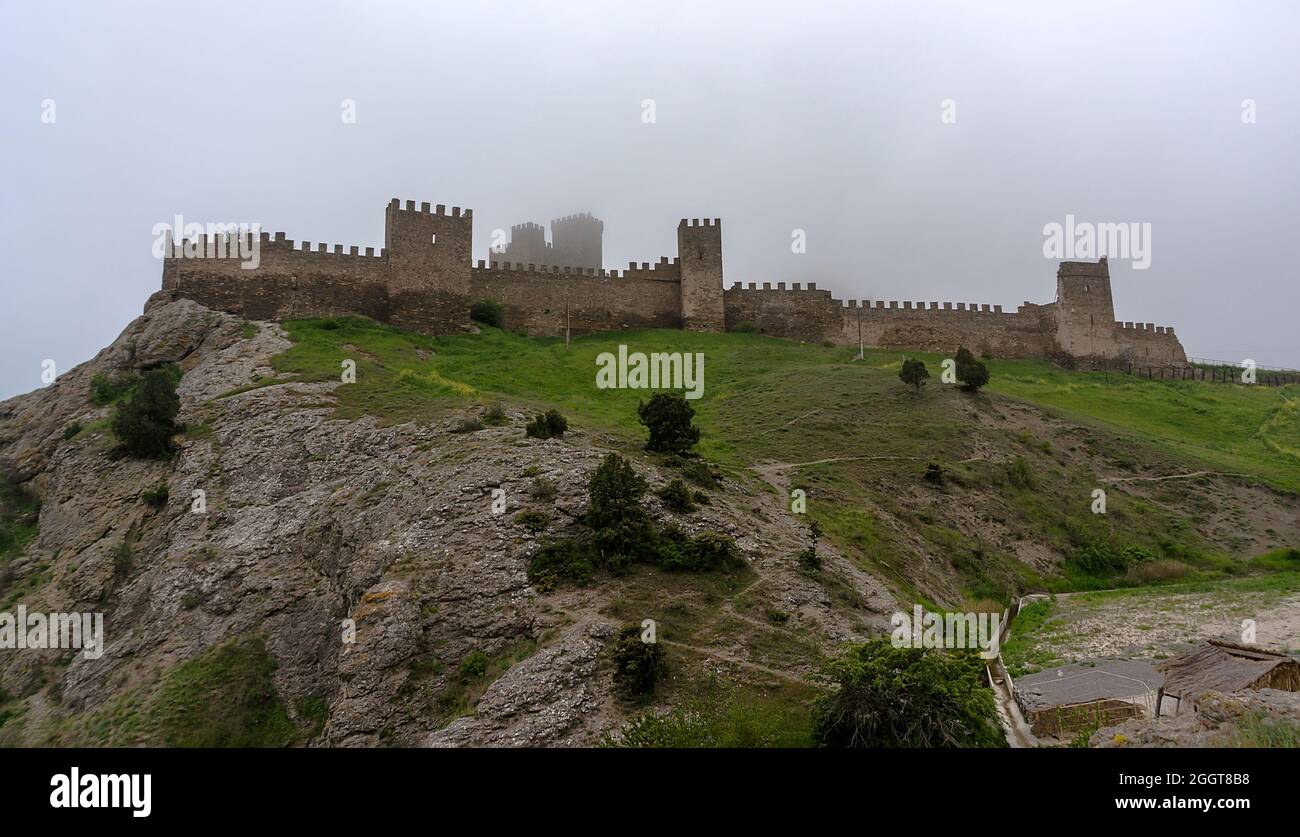 Mittelalterliche alte genuesische Festung in Sudak, Krim Stockfoto