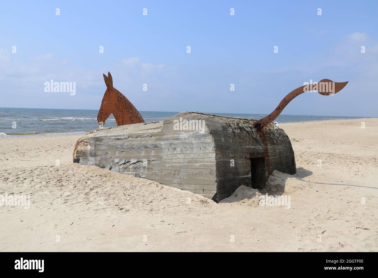 Alter Bunker aus dem zweiten Weltkrieg am Strand in Dänemark Stockfoto