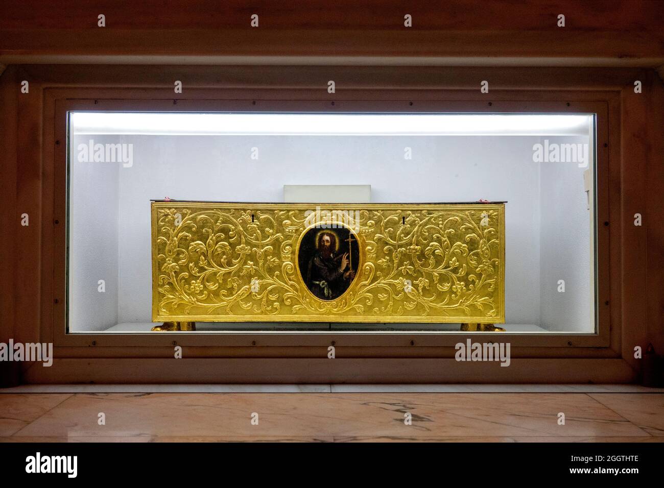 Sarkophag mit den Knochenrelikten des heiligen Thomas in der Basilika San Tommaso Apostolo, Ortona, Italien Stockfoto