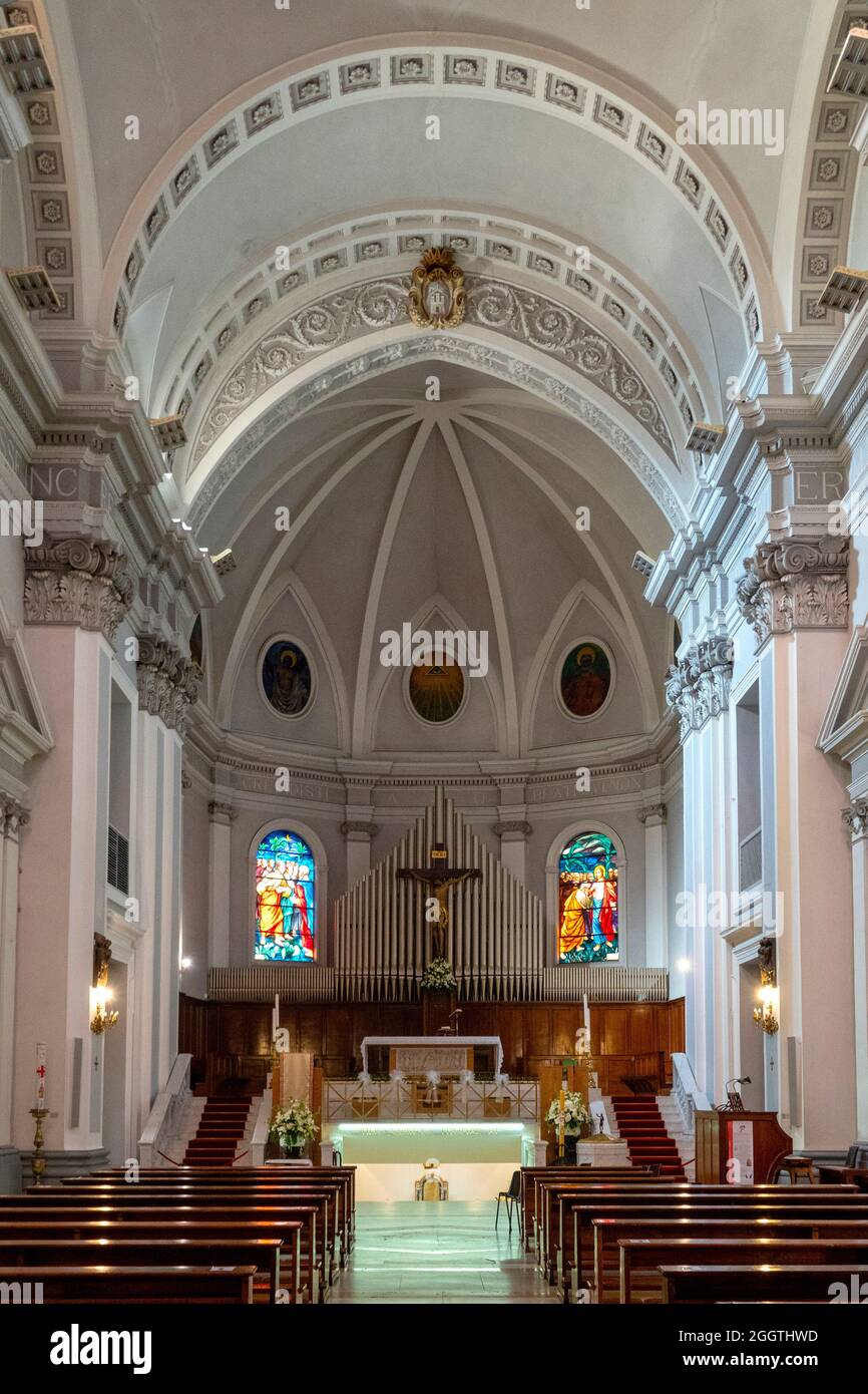 Innenraum der Basilika San Tommaso Apostolo, Ortona, Italien Stockfoto
