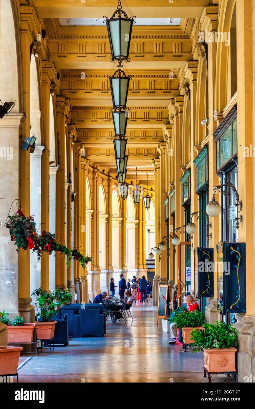 Portici di Corso Marrucino, Chieti, Italien Stockfoto