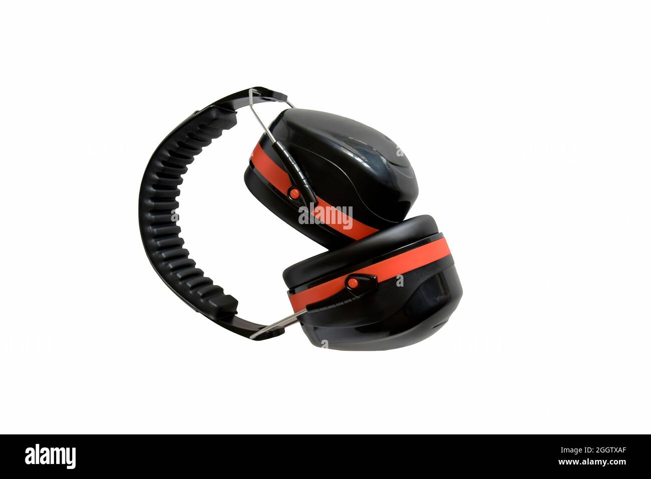 Professionelle Kopfhörer mit Schutzfunktion, isoliert auf weißem Hintergrund. Schutz von Hörorganen. Sicherheitsvorrichtung. Professionelle rote und schwarze Konstruktion Stockfoto