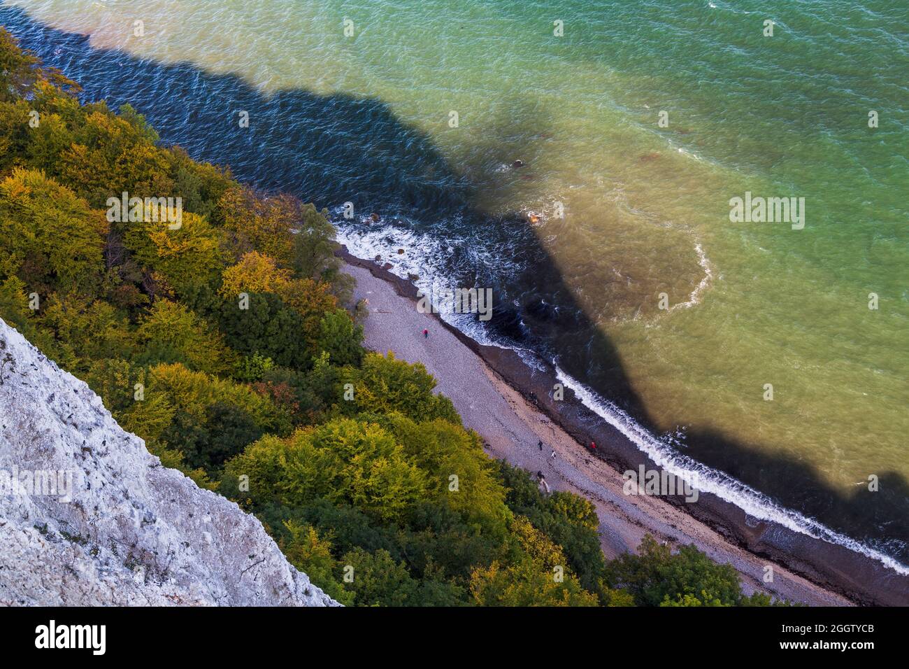 Blick auf die Kreideküste und den Ostseestrand vom Königsstuhl, Deutschland, Mecklenburg-Vorpommern, Rügen Stockfoto