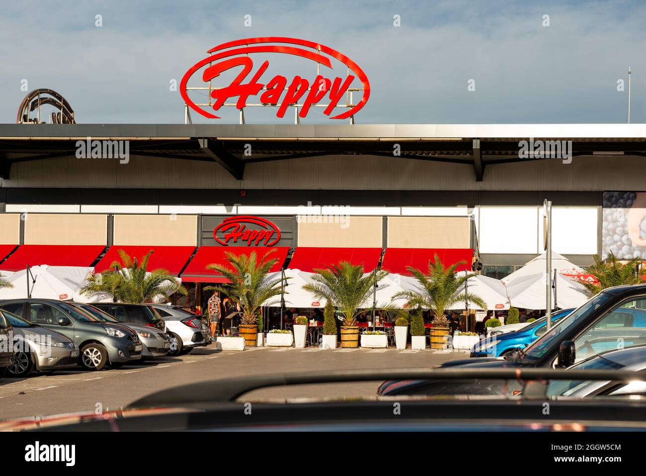 Außenansicht des Happy Bar and Grill Restaurants als einer der beliebtesten Restaurantketten in Sofia, Bulgarien, Osteuropa und der EU Stockfoto