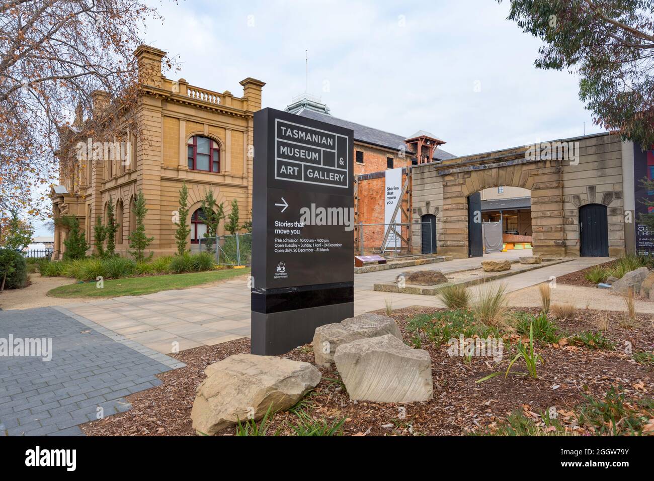 The Dunn Place Eintritt in das Tasmanian Museum and Art Gallery, das zweitälteste seiner Art in Australien, das 1843 in Hobart gegründet wurde. Stockfoto