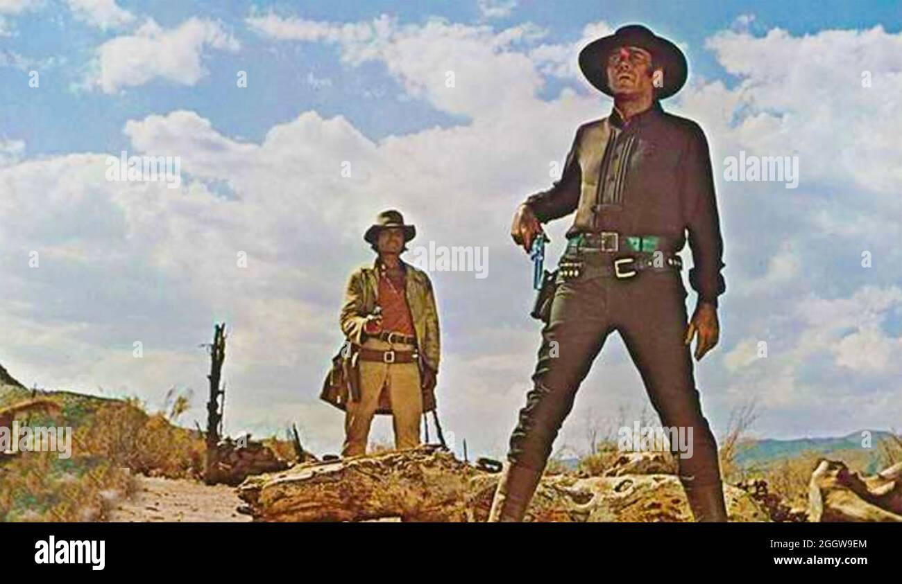 ONCE UPON A TIME IN THE WEST 1968 Paramount Picturfilm mit Henry Fonda  rechts und Charles Bronson Stockfotografie - Alamy