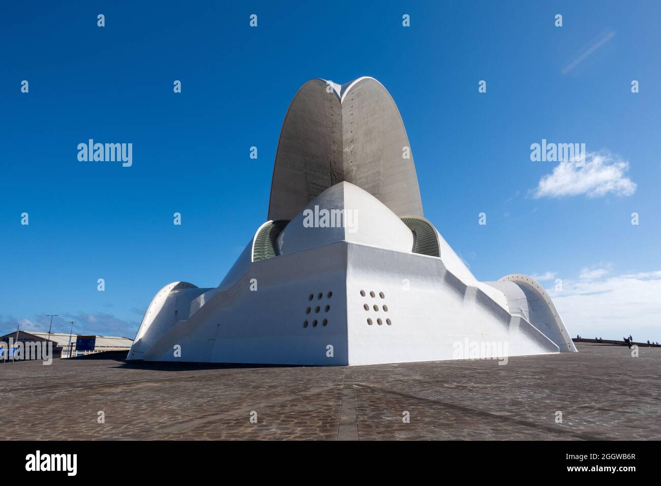 Santa Cruz auf der Insel Tena, Spanien - 27. Dezember 2019, Schöner Blick auf Das Auditorio de Tena - Adan Martin auf Santa Cruz, auf der Insel Tena, auf der Kanareninsel, S. Stockfoto