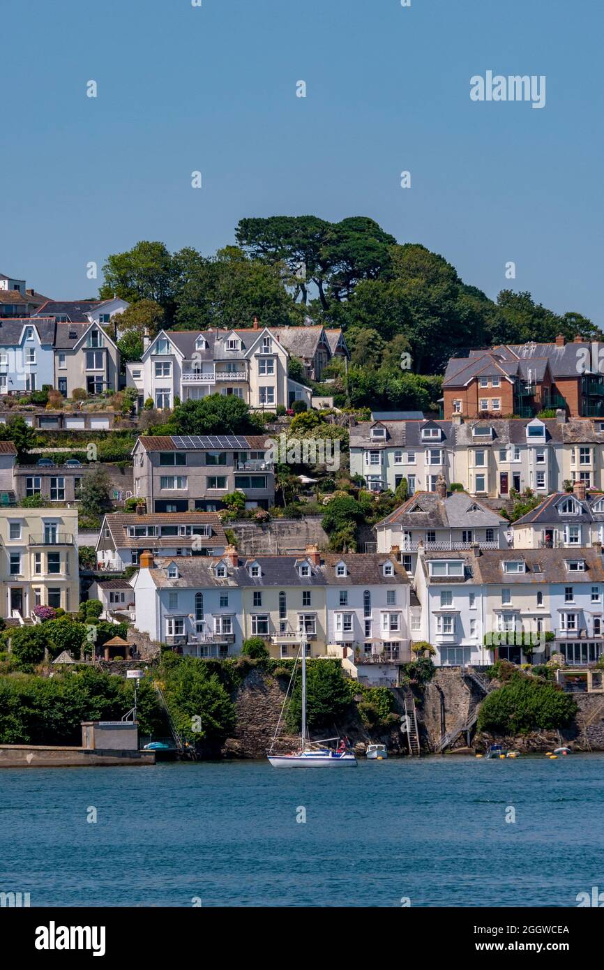 Blick über den Fluss Fowey nach Fowey von Polruan Castle - Polruan, Cornwall, Großbritannien. Stockfoto